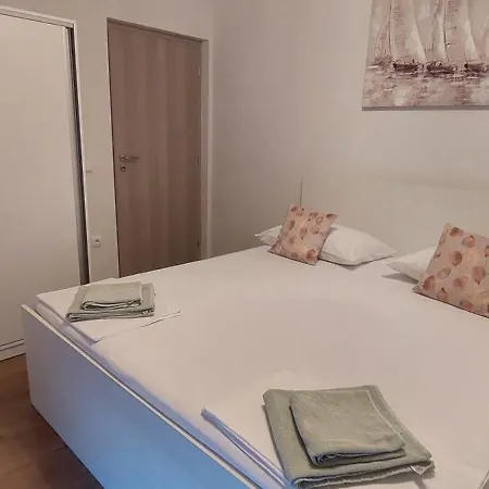 Nikola Apartamento *